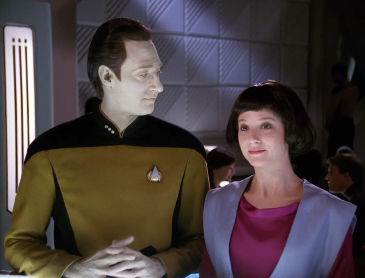 Data and his daughter Lal standing side by side in "The Offspring".